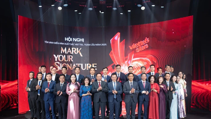 Viettel tôn vinh 20 ‘ngôi sao’ toàn cầu: Từ kỹ sư công nghệ cao đến người lính cứu 40 dân trong lũ