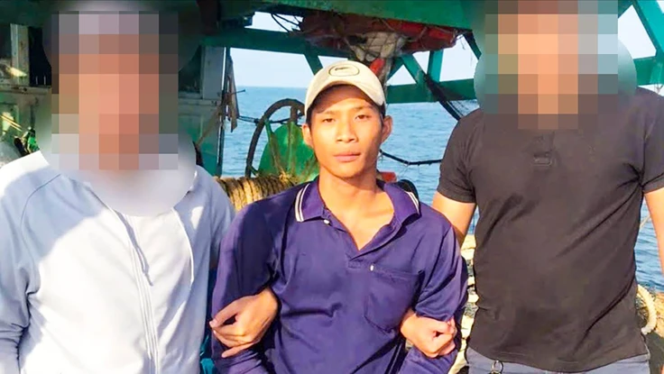 Công an An Giang bắt bị can truy nã đặc biệt khi đang lẩn trốn trên tàu cá