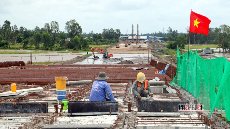 Cần Thơ: Phấn đấu ngày 30-6 sẽ thông xe kỹ thuật cao tốc trục ngang ĐBSCL