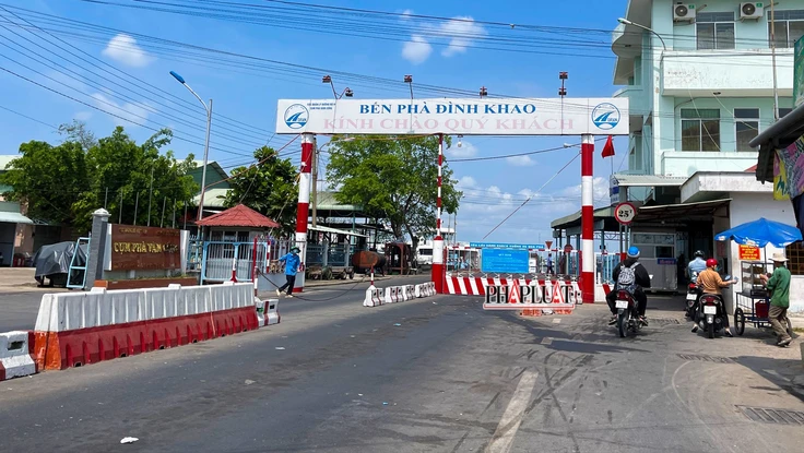 Cụm phà Vàm Cống lên phương án chống ùn tắc tại 4 bến phà dịp Tết Nguyên đán