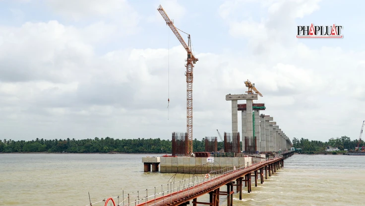 Đẩy nhanh tiến độ thi công hai trụ tháp chính cầu Đại Ngãi 1