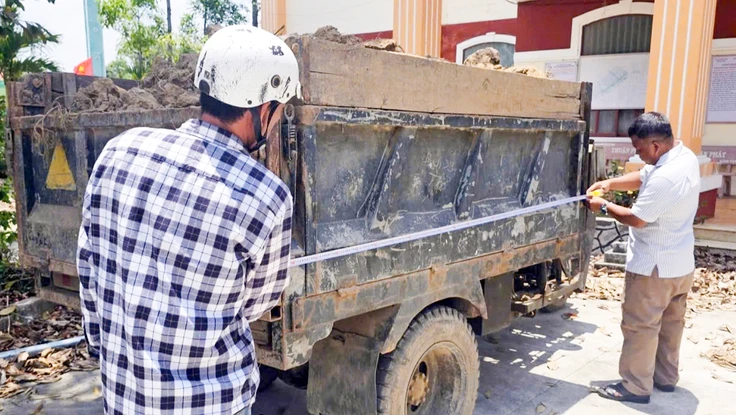 Xử phạt 45 triệu đồng một người khai thác đất mặt trái phép