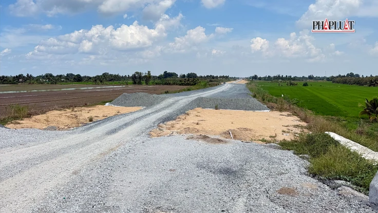 Cần Thơ quyết liệt tháo gỡ khó khăn vật liệu cho cao tốc trục ngang