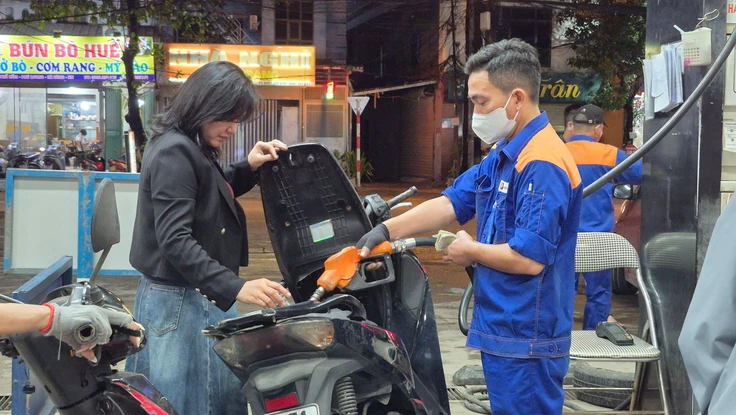 Chiều 26-2, giá xăng dầu tăng rất mạnh, A95 vượt 20.000 đồng/lít