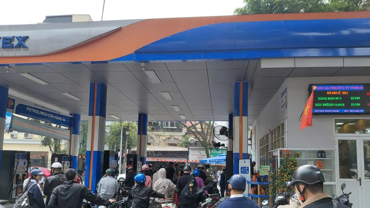 Xăng dầu biến động, Bộ Công Thương khuyến khích đi xe đạp, làm việc từ xa