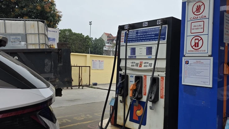 Từ 22 giờ đêm 12-3, giá xăng A95 tăng lên 25.575 đồng/lít
