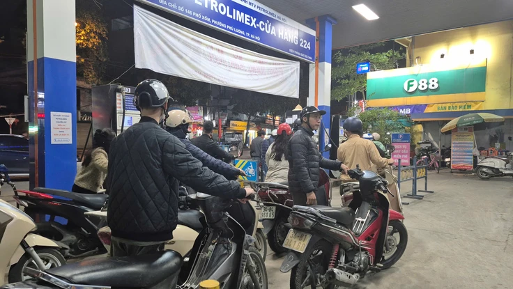 Nóng: Đồng loạt giảm nhiều loại thuế, giá xăng giảm hơn 5.600 đồng/lít