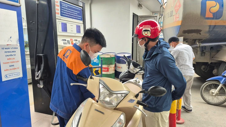 Chiều 23-4, giá xăng dầu tiếp tục giảm, xăng A95 chỉ còn 22.880 đồng/lít