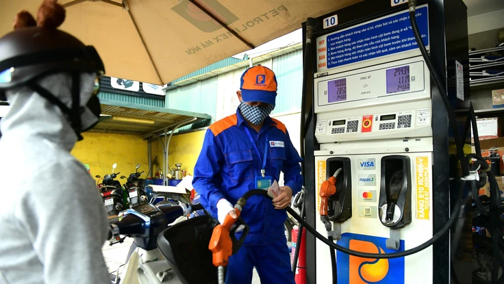 Chiều 25-6: Giá xăng dầu giảm mạnh