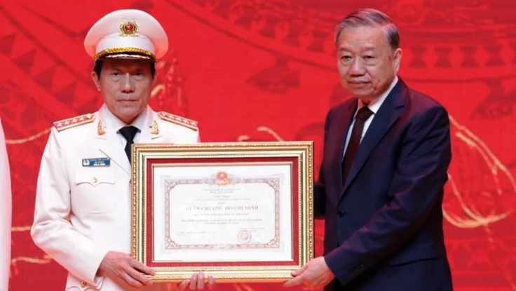 Tổng Bí thư Tô Lâm trao tặng Huân chương Hồ Chí Minh cho lực lượng Tình báo Công an nhân dân 