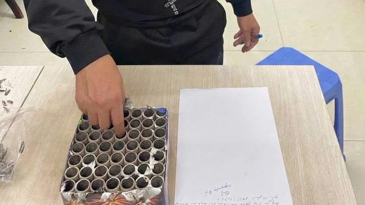 Đốt pháo hoa ‘khác lạ’ đêm Giao thừa, người đàn ông bị xử lý