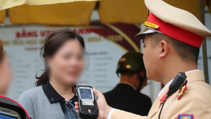 Hà Nội: Nhiều người vi phạm nồng độ cồn ngày đầu đi làm sau Tết