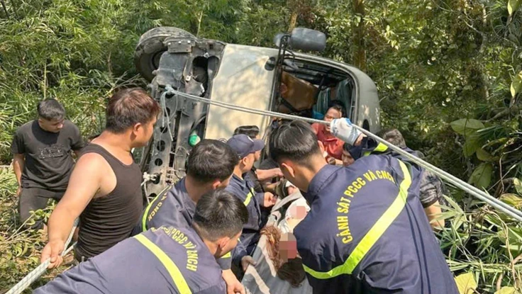 Hình ảnh hiện trường xe khách 29 chỗ lao xuống vực sâu ở Tam Đảo