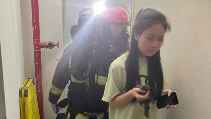 Giải cứu 3 người trong vụ cháy chung cư ở Hà Nội