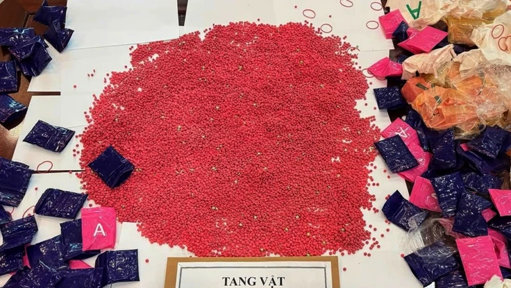 Vận chuyển thuê ba lô chứa 24.000 viên hồng phiến lấy 30 triệu thì bị bắt