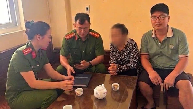 Tài xế taxi chở một phụ nữ 64 tuổi đến công an, giúp ngăn vụ lừa đảo 'trai ngoại'