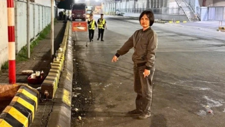 Khởi tố người phụ nữ bán hàng rong, la hét, gây rối tại Cảng hàng không Nội Bài