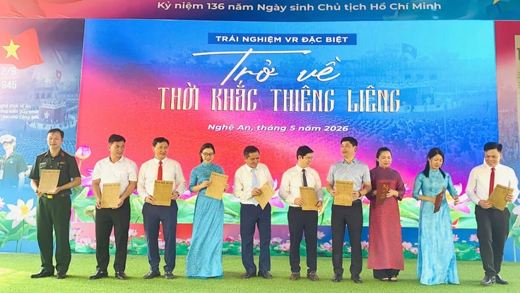 Tái hiện không gian Quảng trường Ba Đình năm 1945 bằng công nghệ VR tại Nghệ An