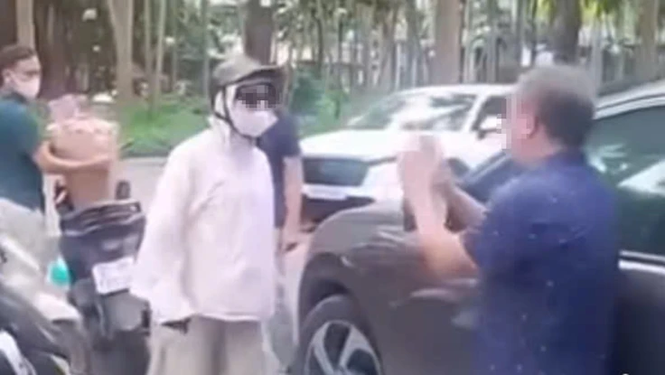 Công an Hà Nội lập hồ sơ xử lý vụ việc người phụ nữ chửi bới, tát tài xế ô tô
