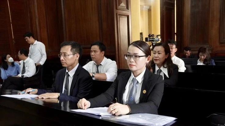 Đề xuất trang phục mới của luật sư có áo choàng