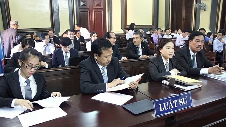 Các luật sư nói gì về đề xuất trang phục khi ra tòa có áo choàng?