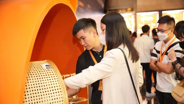 Hàng mây tre của Việt Nam tham dự một hội chợ triển lãm. Ảnh: THU HÀ