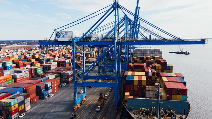 Các doanh nghiệp xuất nhập khẩu cần tính toán và kết hợp nhiều biện pháp để làm chủ cuộc chơi, thu lợi từ tỉ giá. Ảnh minh họa: PHƯƠNG MINH