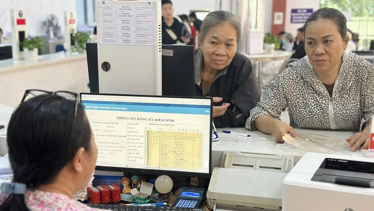 Giải quyết thủ tục hành chính ở cơ sở: Từ 'thu giấy tờ' sang khai thác dữ liệu