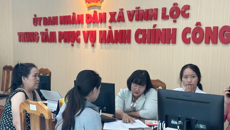 Những bước chuyển mạnh mẽ trong cải cách thủ tục hành chính và chuyển đổi số đang từng ngày phục vụ người dân tốt hơn. Ảnh: THẢO HIỀN