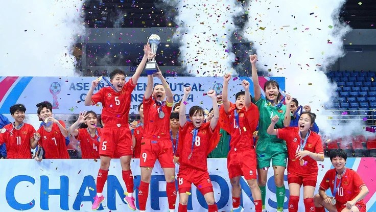 Thùy Trang “quái kiệt” bóng đá nữ