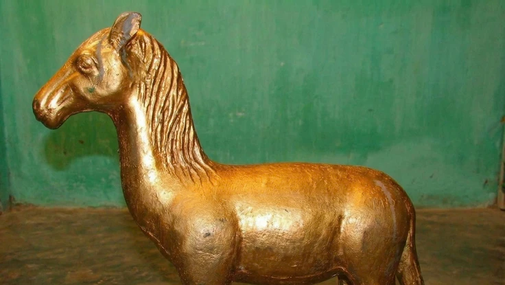 Bí ẩn giấc mơ ngựa vàng