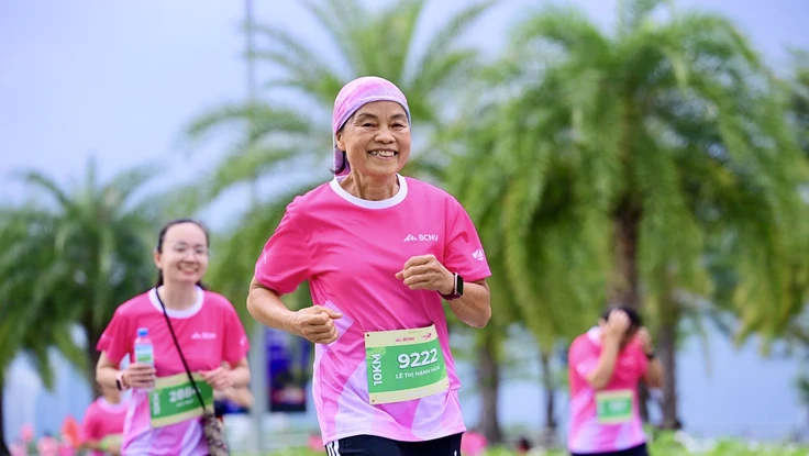 Những đôi chân không tuổi trên đỉnh cao