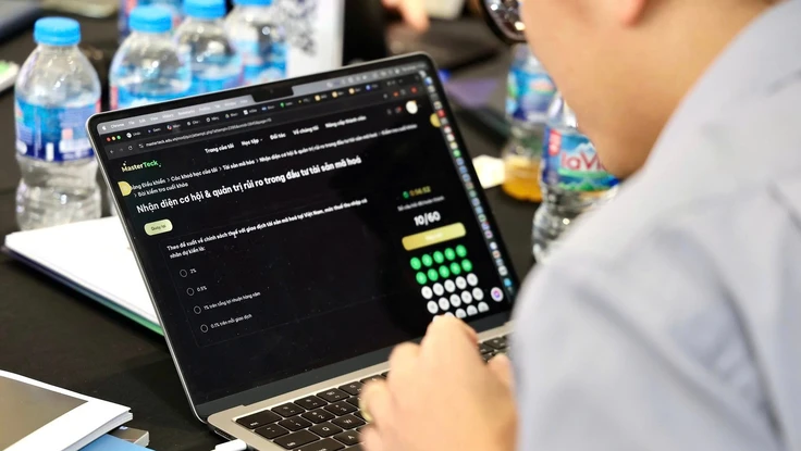 Chuyện của thám tử tiền số