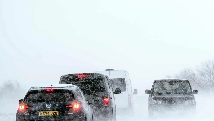 Cơn bão đầu tiên của năm 2026 đổ bộ, Anh, Pháp, Đức chìm trong gió, tuyết