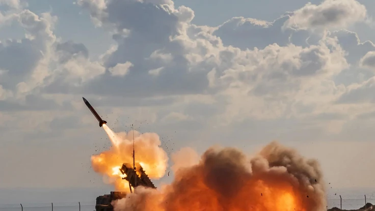 Mỹ duyệt thương vụ vũ khí hàng tỉ USD cho Israel và Saudi Arabia 