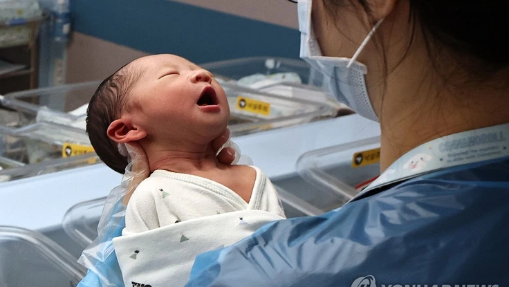 Tỉ lệ sinh Hàn Quốc tăng: Xu hướng dài hạn hay hiện tượng tạm thời?