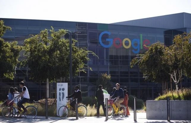 Google đàm phán với Ford để sản xuất xe hơi tự động?