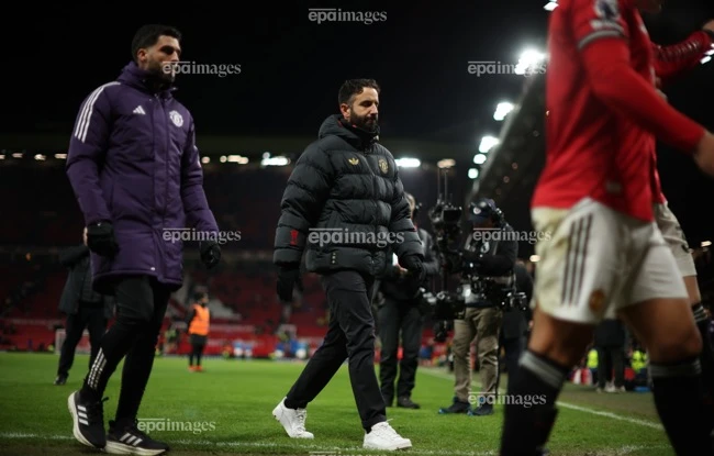 Amorim mù tịt chuyển nhượng, Man United lao vào chặng sinh tử