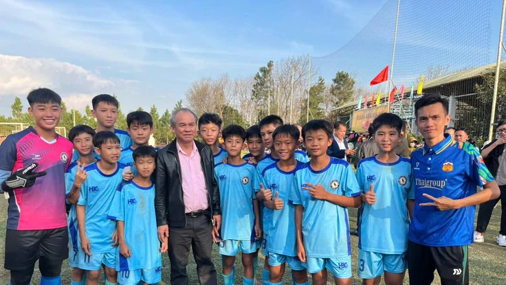 Bầu Đức: “Lâu lâu tôi thưởng chút xíu... cho vui”