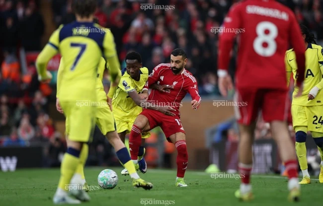 Salah rời Liverpool, nguy cơ trở thành “chiến lợi phẩm” trong cuộc đua Messi – Ronaldo