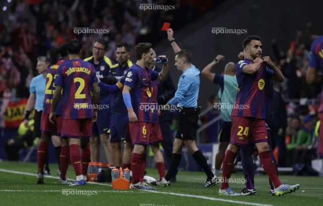 Trọng tài bị kiện vì lần thứ 2 “giết” Barcelona ở Champions League