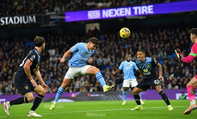 Premier League chính thức có thêm một đội xuống hạng