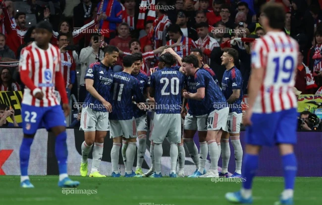 Nóng: Arsenal và Atletico tung đội hình mạnh nhất ra sân Emirates