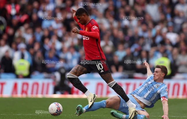 MU ra tay tàn nhẫn với Rashford 