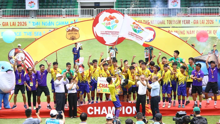 Chân dung nhà vô địch đầu tiên Festival bóng đá quốc tế
