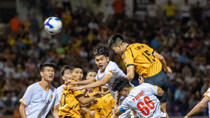 V-League nghẹt thở đua huy chương và trụ hạng