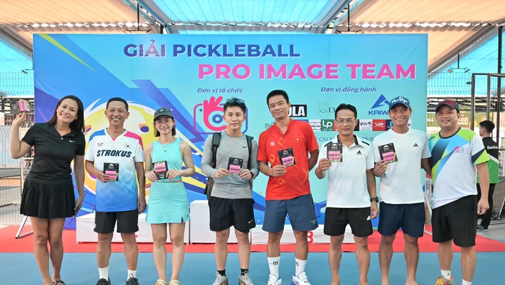 Nhà báo 'đổ bộ' sân pickleball