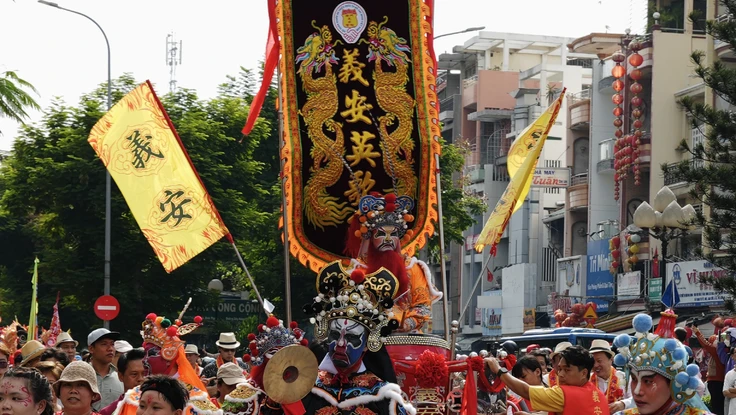 Lễ Nghinh Ông Quan Thánh Đế Quân khuấy động không khí lễ hội đầu năm ở TP.HCM