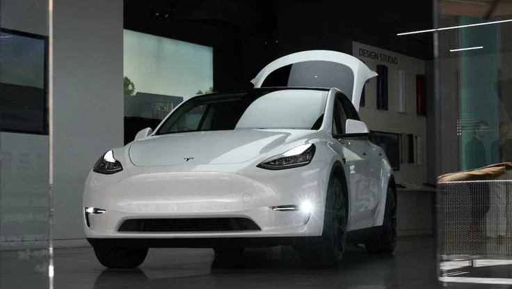 Ô tô điện Tesla Model Y 2022 vượt trội công nghệ so với Volvo C40