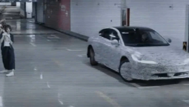 Khám phá mẫu xe điện có thể trượt ngang vào chỗ đỗ xe